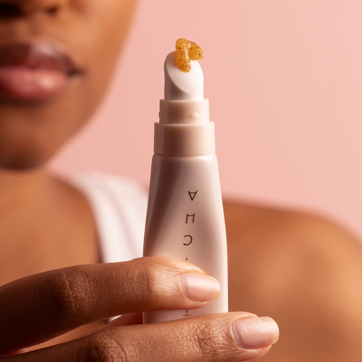 KissuLipScrub-pdp-Applicator-1200x1200-1.jpg
