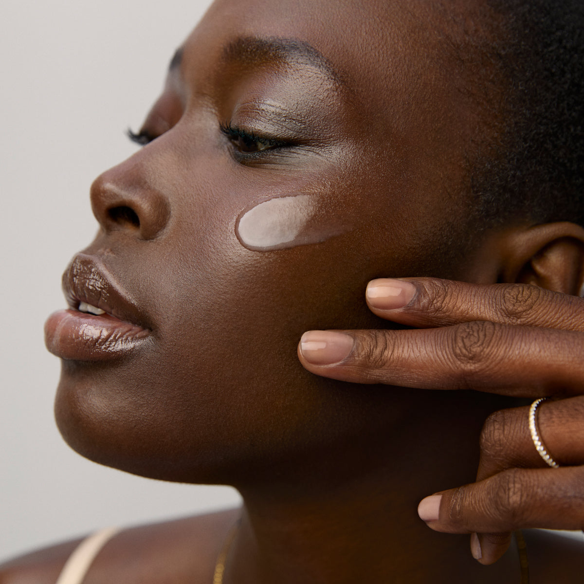 LongevitySerum-Aug26-Ppage-ModelApplication.jpg