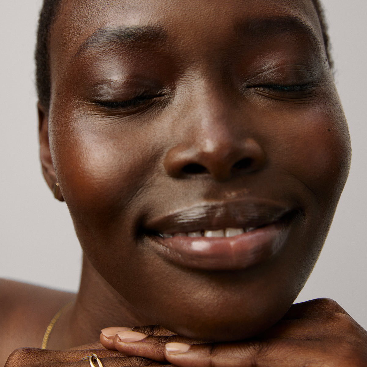 LongevitySerum-Aug26-Ppage-ModelSkinFinish.jpg