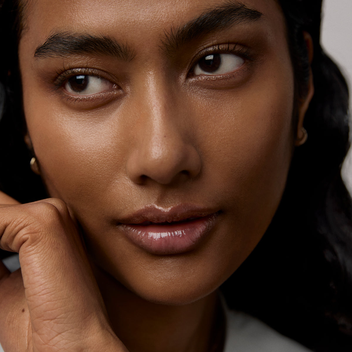 SilkSunscreen-Aug26-Ppage-ModelSkinFinish.jpg